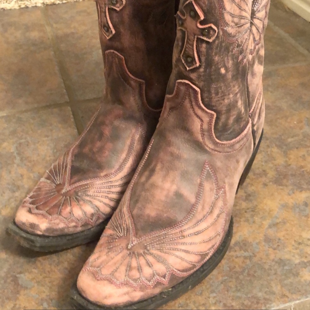 Angel boots